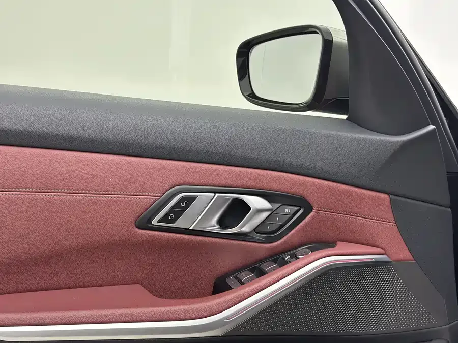 BMW i3 2022 eDrive 35 L 2023 — миниатюра 3