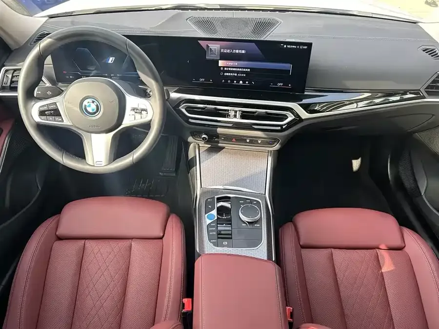 BMW i3 2023 eDrive 40 L Night Edition 2025 — миниатюра 2