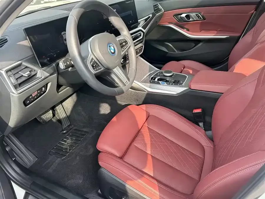 BMW i3 2023 eDrive 40 L Night Edition 2025 — миниатюра 3