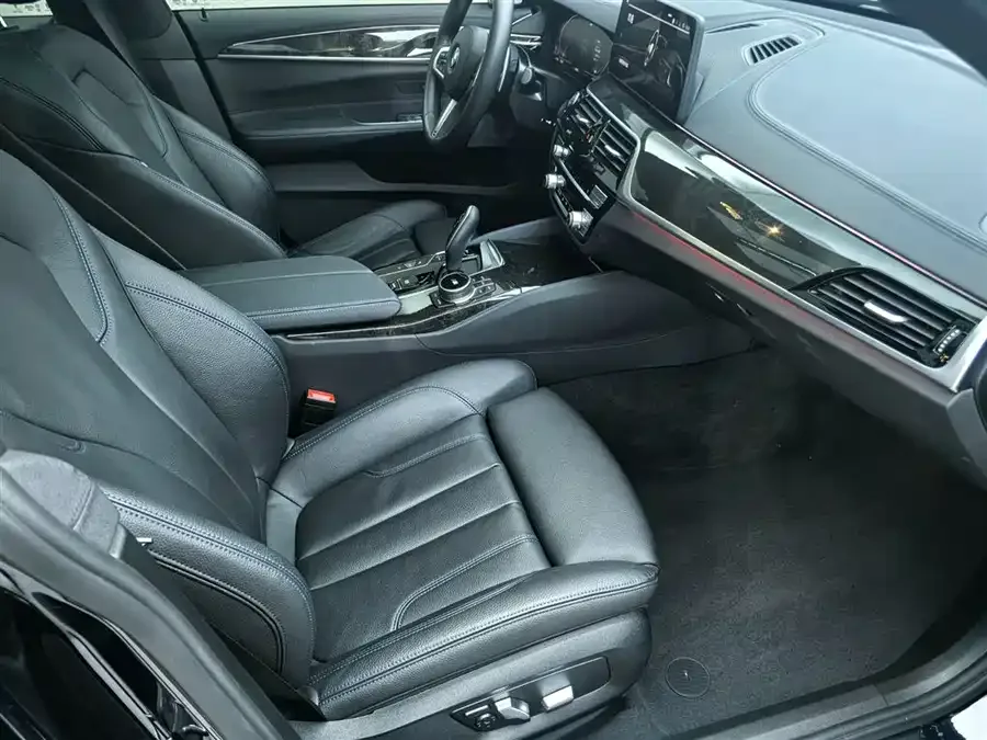BMW 6 Series GT 2024 630i M Sport Package 2024 — миниатюра 3