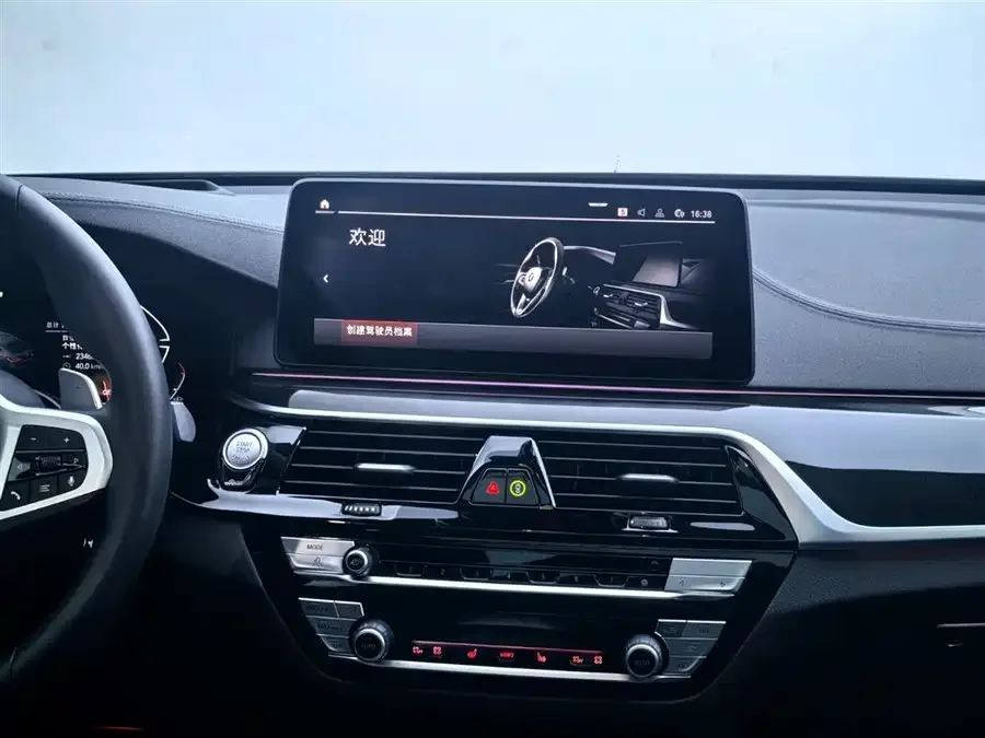 BMW 6 Series GT 2024 630i M Sport Package 2024 — миниатюра 4