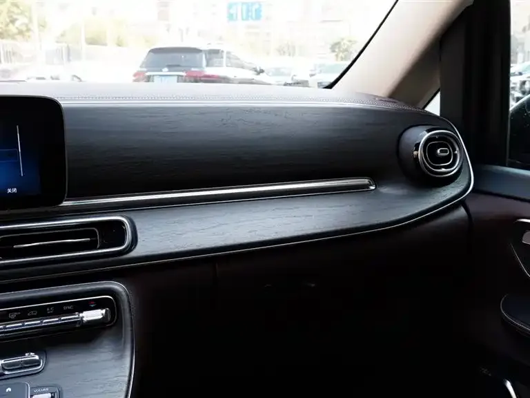 Mercedes-Benz Class V Mercedes-Benz V-Class 2024 V 300 L Long Wheelbase Luxury Edition 2024 — миниатюра 3