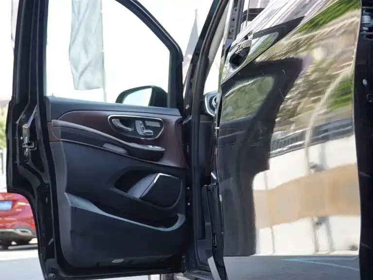 Mercedes-Benz Class V Mercedes-Benz V-Class 2024 V 300 L Long Wheelbase Luxury Edition 2024 — миниатюра 4