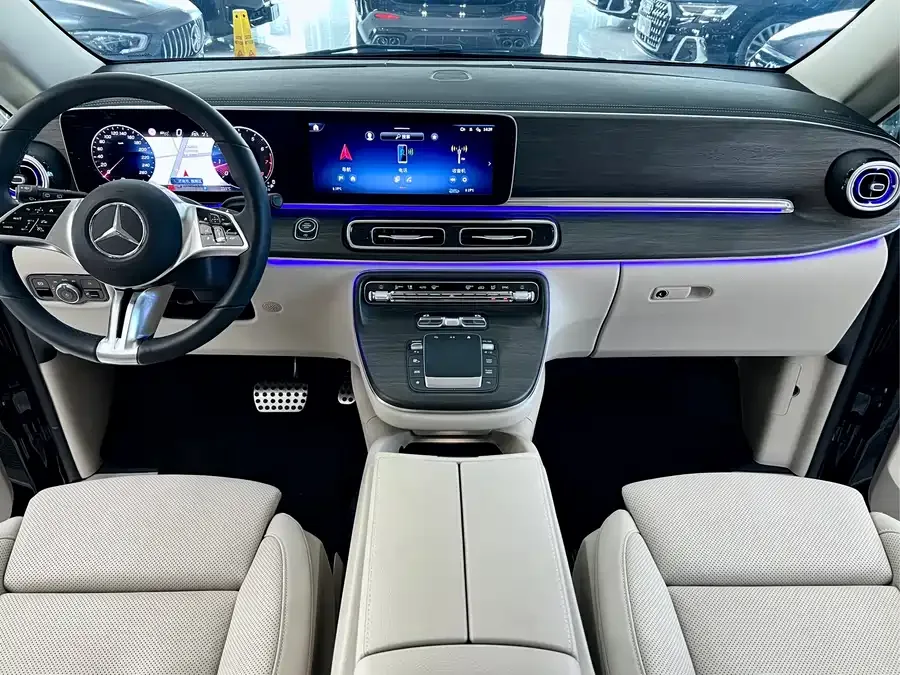 Mercedes-Benz Class V Mercedes-Benz V-Class 2024 V 300 L Long Wheelbase Luxury Edition 2025 — миниатюра 3