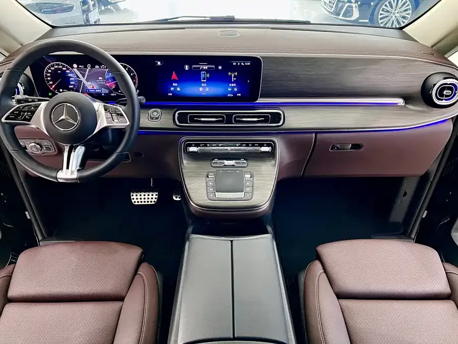 Mercedes-Benz Class V Mercedes-Benz V-Class 2024 V 300 L Long Wheelbase Premium Edition 2025 — миниатюра 3