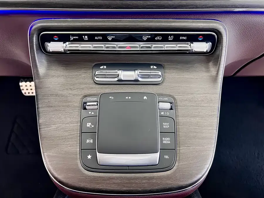 Mercedes-Benz Class V Mercedes-Benz V-Class 2024 V 300 L Long Wheelbase Premium Edition 2025 — миниатюра 5