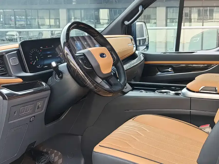 Ford Tourneo Tourneo 2024 2.0T Automatic Premium Plus Edition 2025 — миниатюра 3