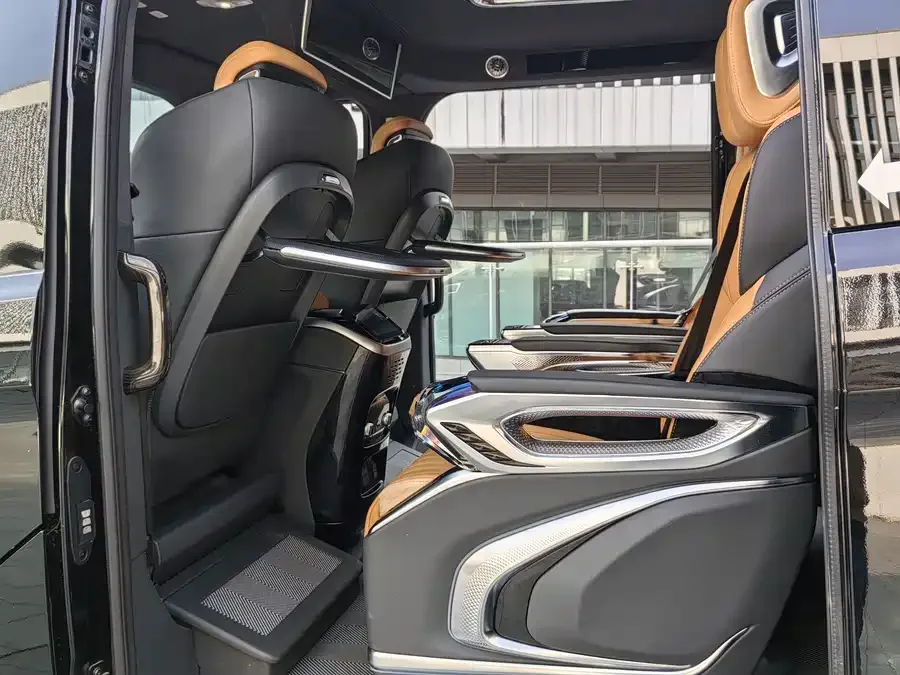 Ford Tourneo Tourneo 2024 2.0T Automatic Premium Plus Edition 2025 — миниатюра 4