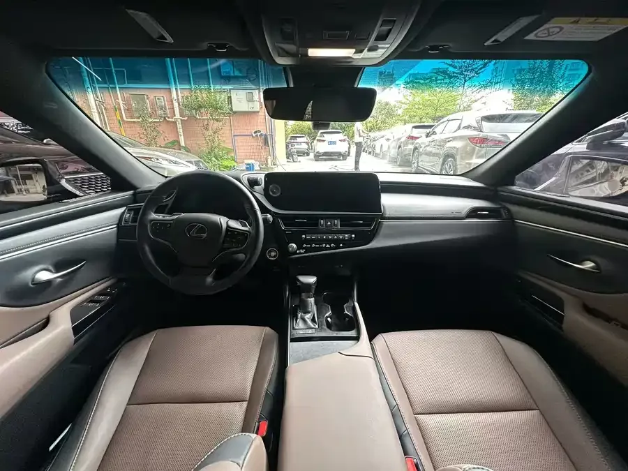 Lexus ES 2022 200 Excellence Edition 2023 — миниатюра 2