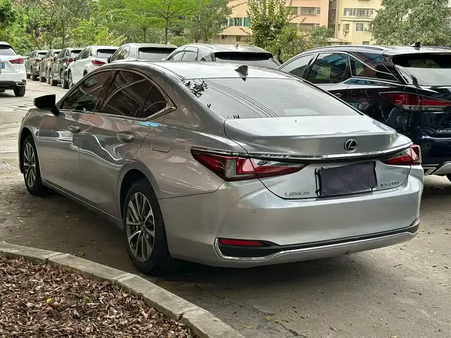 Lexus ES 2022 200 Excellence Edition 2023 — миниатюра 3