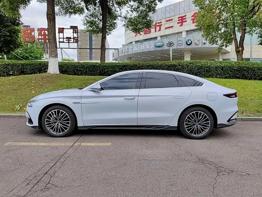 BYD Second-hand Han 2024 DM-i Honor Edition 121KM Premium Edition 2024 — миниатюра 3