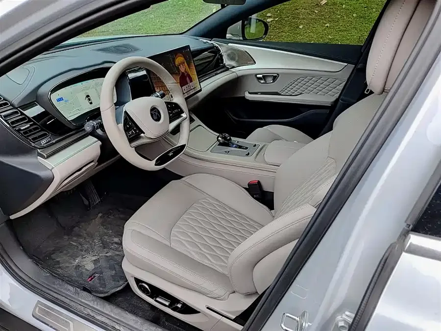 BYD Second-hand Han 2024 DM-i Honor Edition 121KM Premium Edition 2024 — миниатюра 4