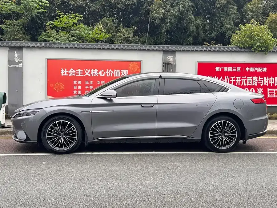 BYD Second-hand Han 2023 EV Champion Edition 506KM Front-wheel Drive Premium 2023 — миниатюра 3