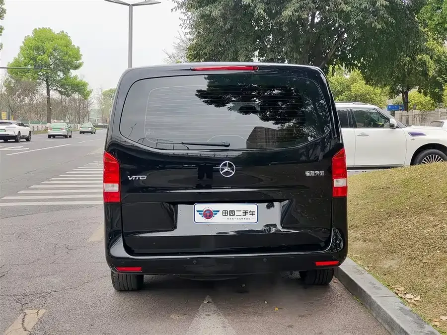 Mercedes-Benz Vito Vito 2023 2.0T Elite Edition 7 Seaters 2023 — миниатюра 2