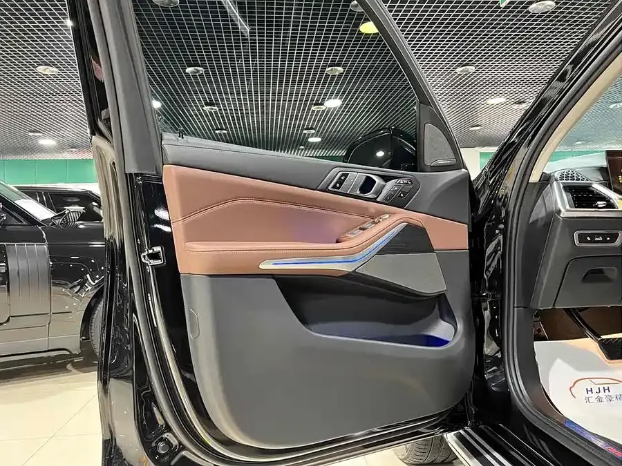 BMW X7 2024 xDrive40i Leading Luxury Package 2024 — миниатюра 3