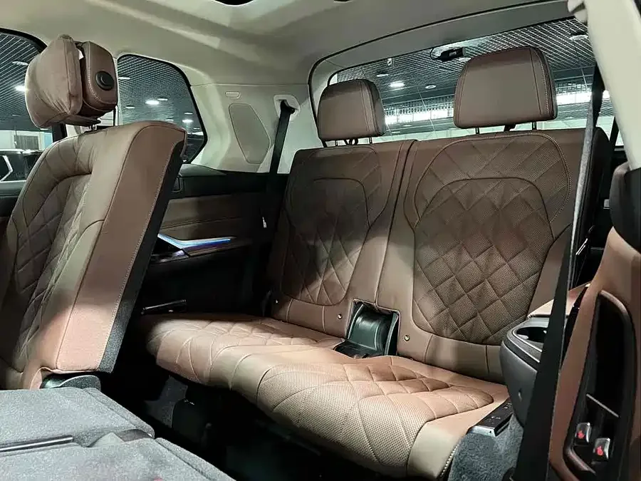 BMW X7 2024 xDrive40i Leading Luxury Package 2024 — миниатюра 4