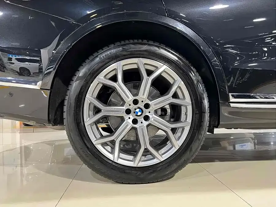 BMW X7 2024 xDrive40i Leading Luxury Package 2024 — миниатюра 5