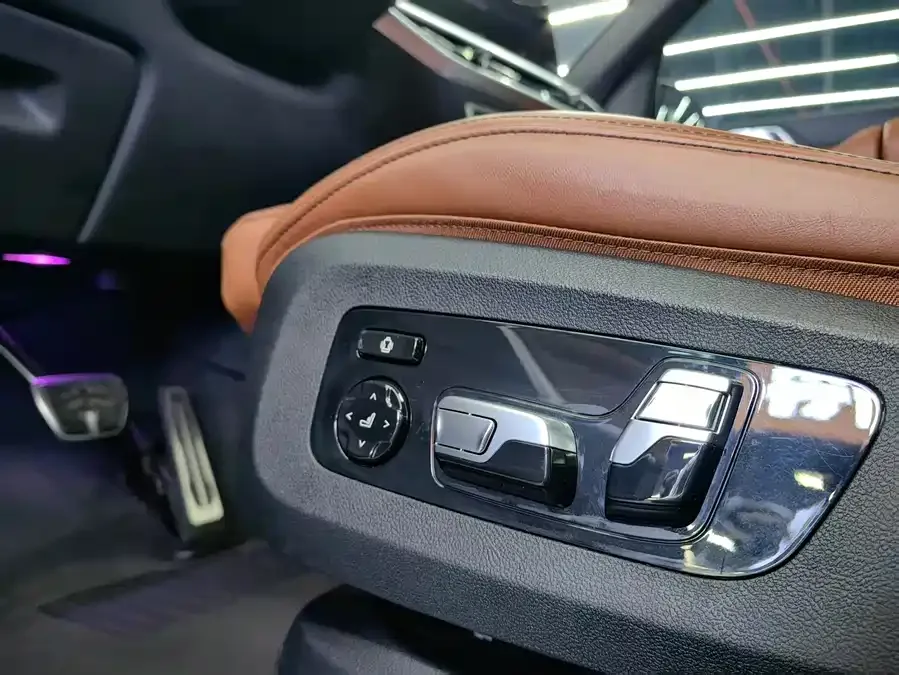 BMW X7 2023 xDrive40i Exclusive Luxury Package 2023 — миниатюра 3