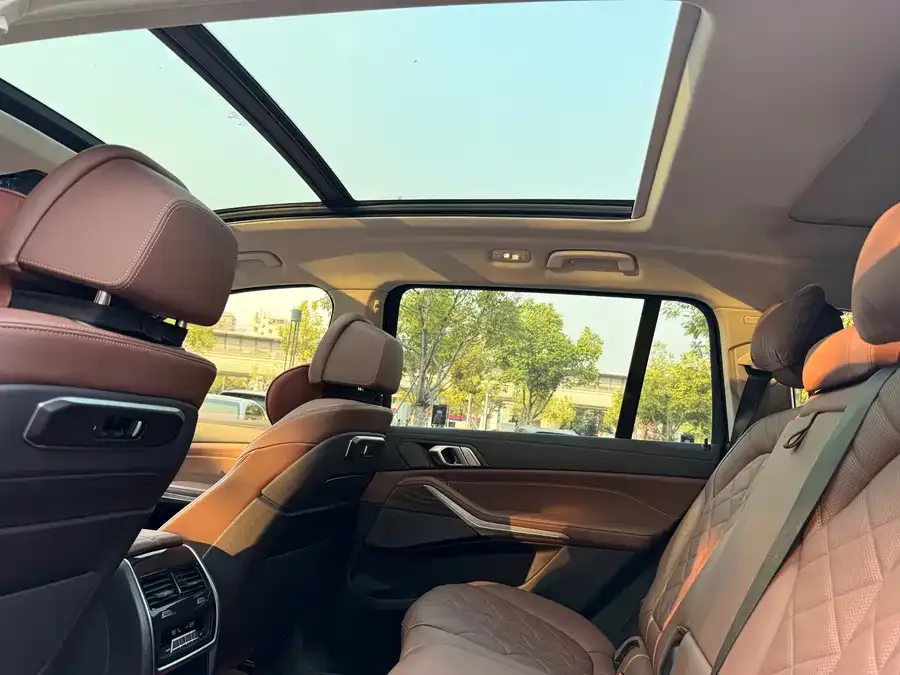BMW X7 2023 xDrive40i Leading Luxury Package 2023 — миниатюра 3