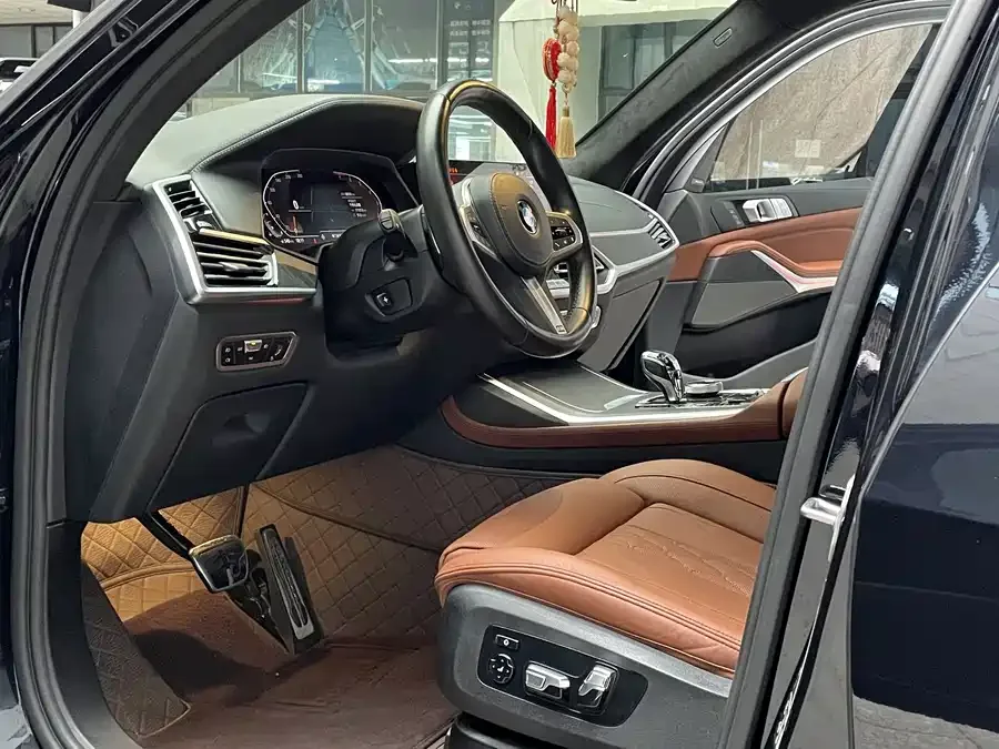 BMW X7 2022 xDrive40i Exclusive M Sport Package 2022 — миниатюра 3