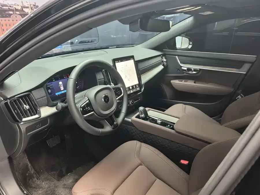 Volvo S90 2026 B5 Zhiyi Luxury Edition 2026 — миниатюра 2