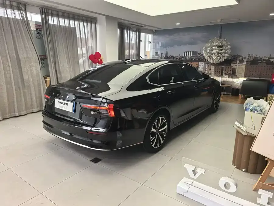 Volvo S90 2026 B5 Zhiyi Luxury Edition 2026 — миниатюра 5