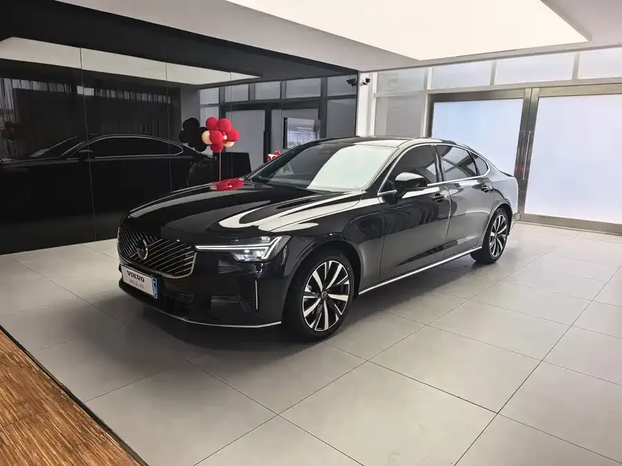 Volvo S90 2026 B5 Zhiyi Luxury Edition 2026 — фото 1, купить с доставкой в Москву