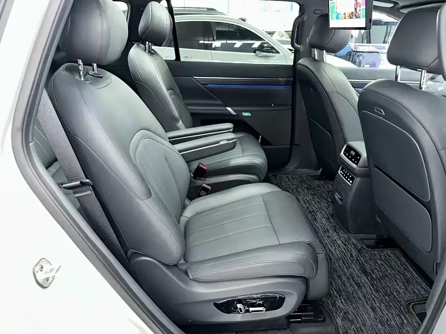 Dongfeng e008 e008 2026 Six-Seat Extended Range Family Edition 2025 — миниатюра 3