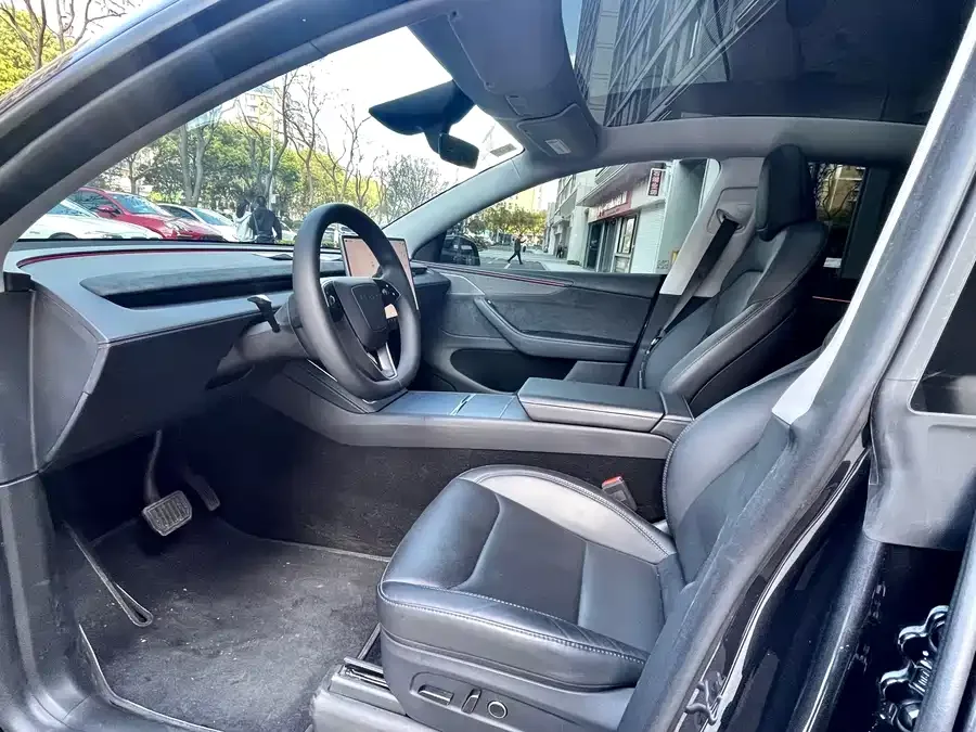 Tesla Model Y Model Y 2025 rear-wheel drive first edition 2025 — миниатюра 5