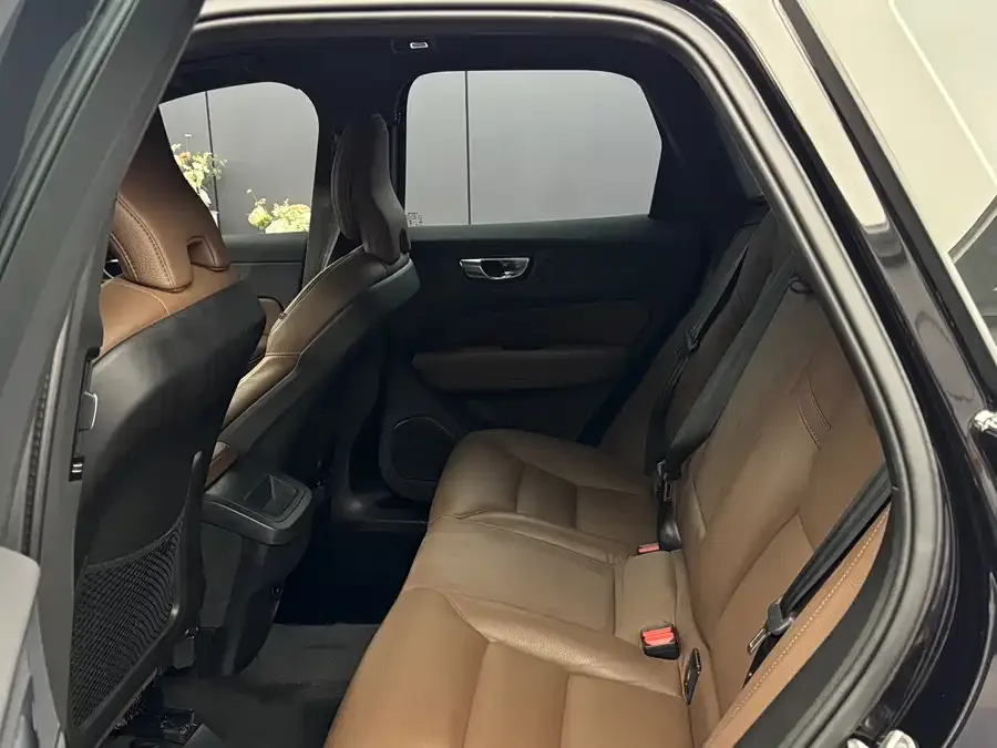 Volvo XC60 2025 B5 4WD Zhiyuan Sports Edition 2025 — миниатюра 2