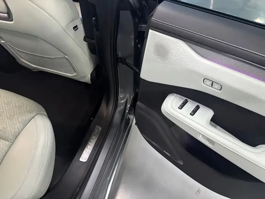 Zeekr 001 Zeekr 001 2024 ME version 100kWh 4WD 2024 — миниатюра 4