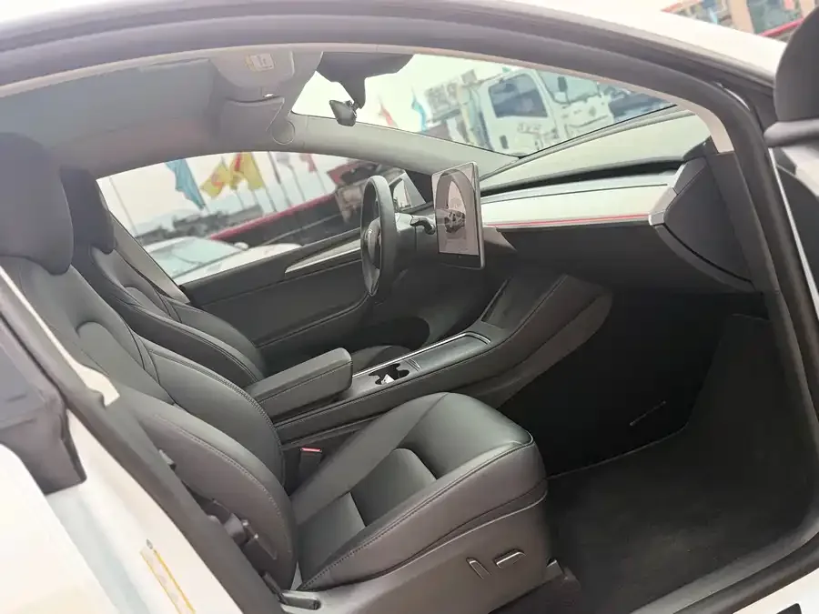 Tesla Model Y Model Y 2023 rear-wheel drive version 2024 — миниатюра 4