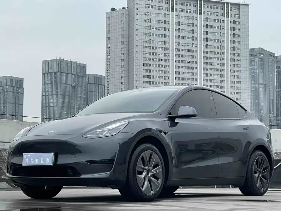 Tesla Model Y 2025
