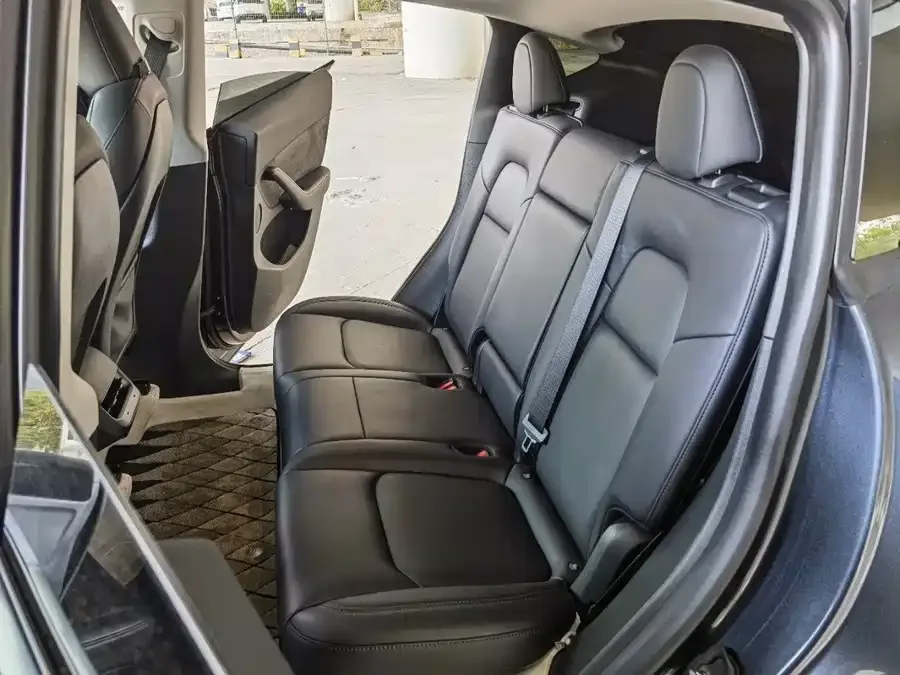 Tesla Model Y Model Y 2024 rear-wheel drive version 2024 — миниатюра 3