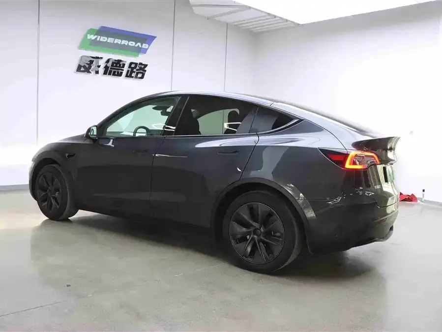 Tesla Model Y Model Y 2024 rear-wheel drive version 2025 — миниатюра 2