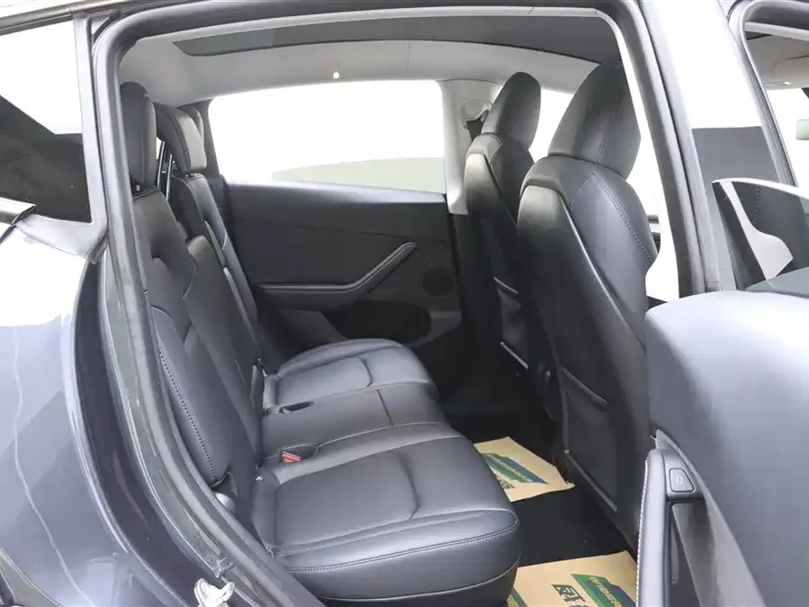 Tesla Model Y Model Y 2024 rear-wheel drive version 2025 — миниатюра 4