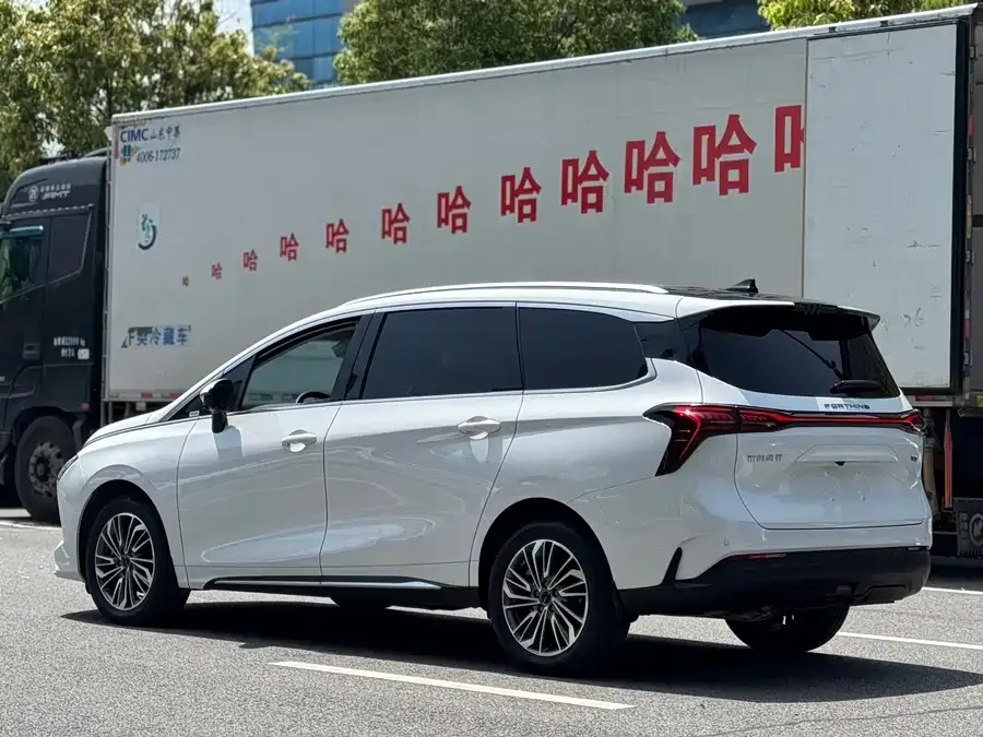 Dongfeng popular yachts Fengxing Yacht 2024 1.5T DCT Sea View Edition 2023 — миниатюра 2
