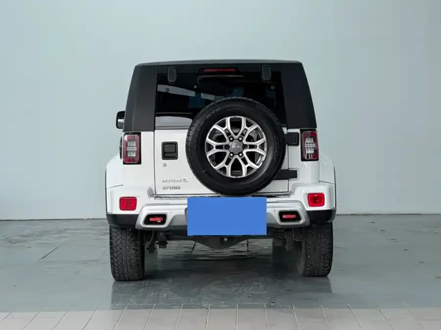 BAIC BJ40 Beijing Off-road BJ40 2023 2.0T Automatic 4WD City Hunter Edition Knight Edition 2023 — миниатюра 2