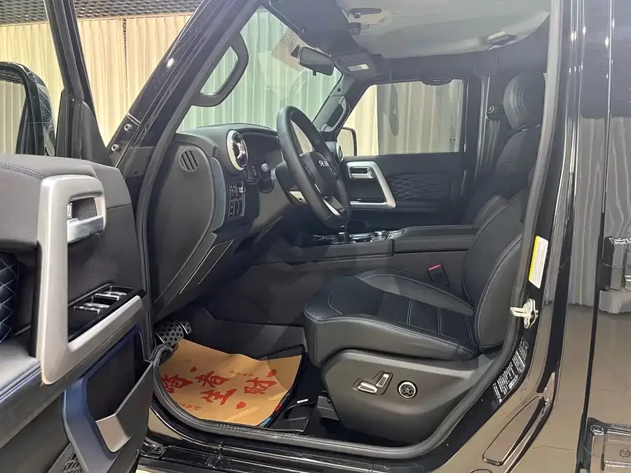 BAIC BJ40 Beijing Off-road BJ40 2024 2.0T City Hunter Glory Edition 2024 — миниатюра 3