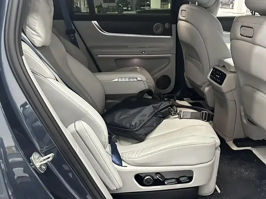 AITO M9 M9 2024 Extended Range Ultra Edition 42kWh 6-seater Edition 2024 — миниатюра 2