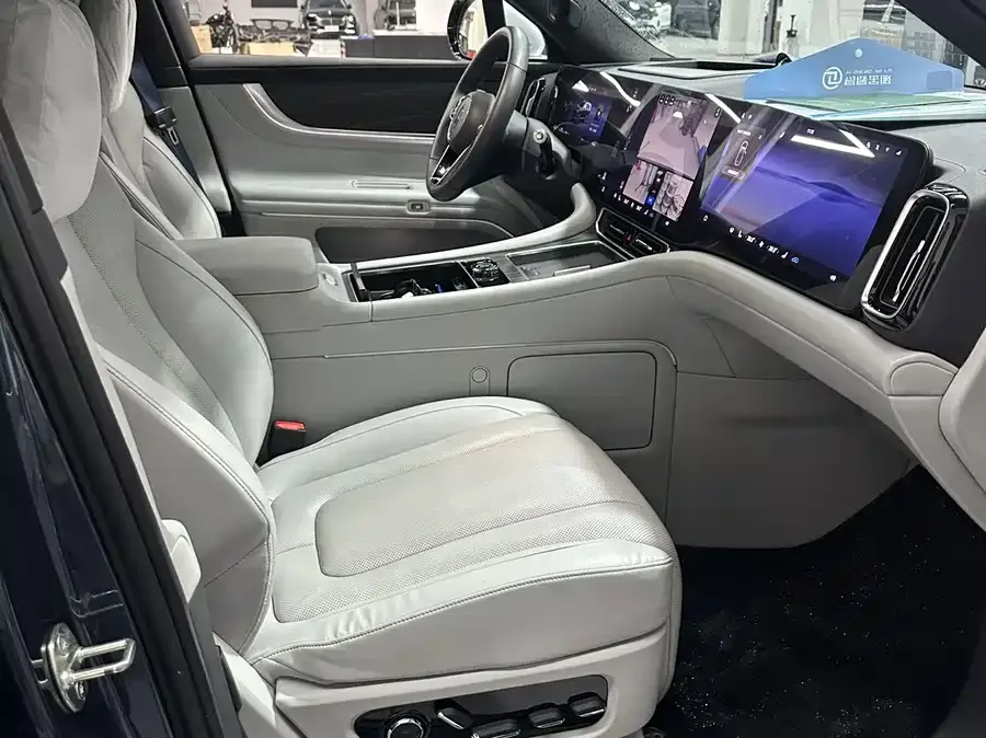 AITO M9 M9 2024 Extended Range Ultra Edition 42kWh 6-seater Edition 2024 — миниатюра 3