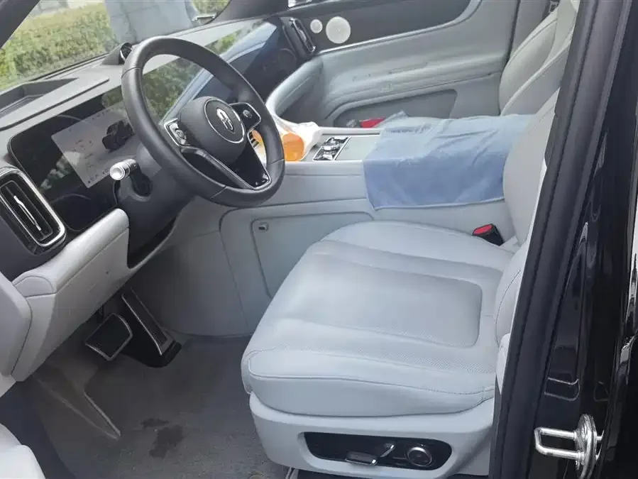 AITO M9 Wenjie M9 2024 Extended Range Max Edition 42kWh 6-seater Edition 2024 — миниатюра 3