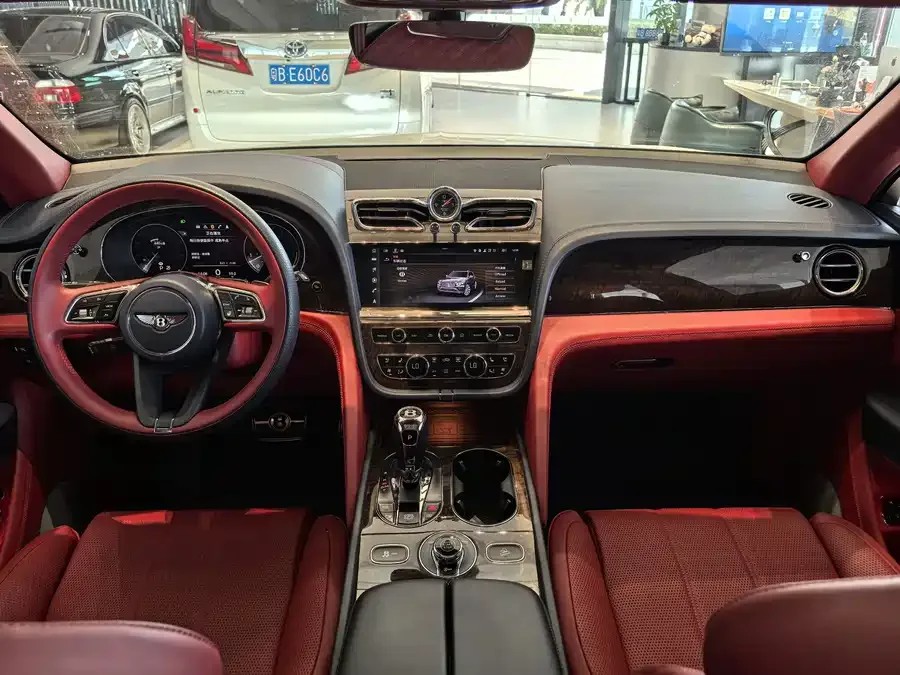 Bentley Bentayga Bentayga 2022 4.0T V8 2023 — миниатюра 3