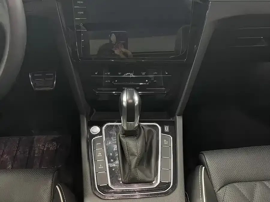 Volkswagen Magotan GTE plug-in hybrid Magotan GTE plug-in hybrid 2022 GTE luxury model 2023 — миниатюра 3