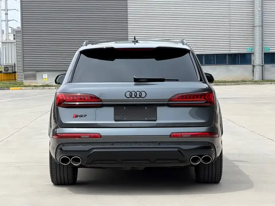 Audi SQ7 2024 4.0 TFSI Dark Knight Edition 2024 — миниатюра 2