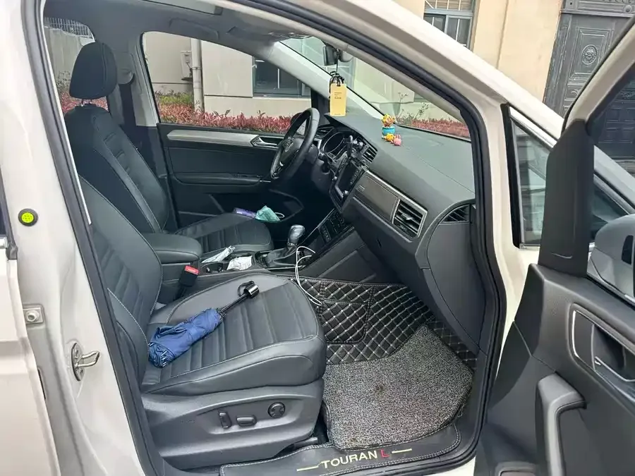 Volkswagen Touran 2021 Touran L 280TSI DSG Luxury Edition 6-seater 2022 — миниатюра 2