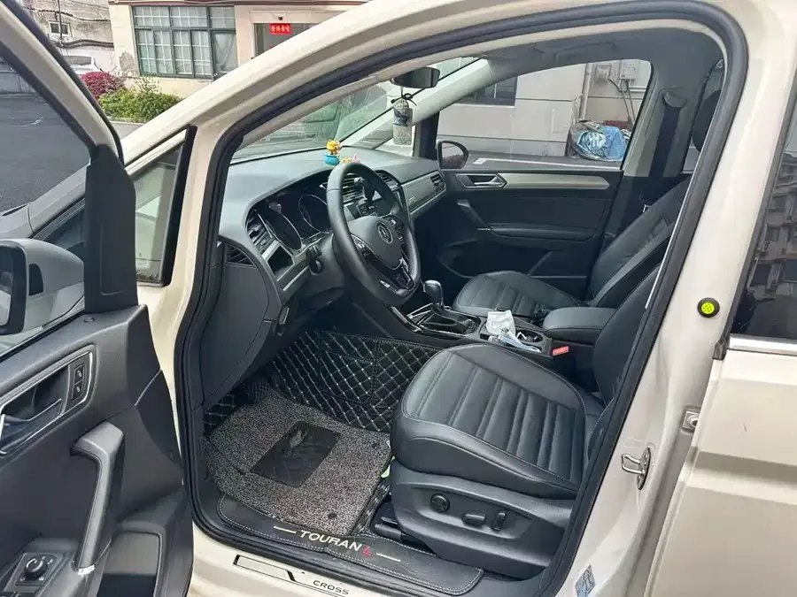 Volkswagen Touran 2021 Touran L 280TSI DSG Luxury Edition 6-seater 2022 — миниатюра 3