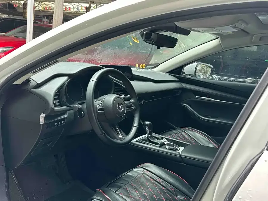 Mazda Axela Mazda 3 Angkesaila 2023 2.0L Automatic Quality Edition 2025 — миниатюра 3