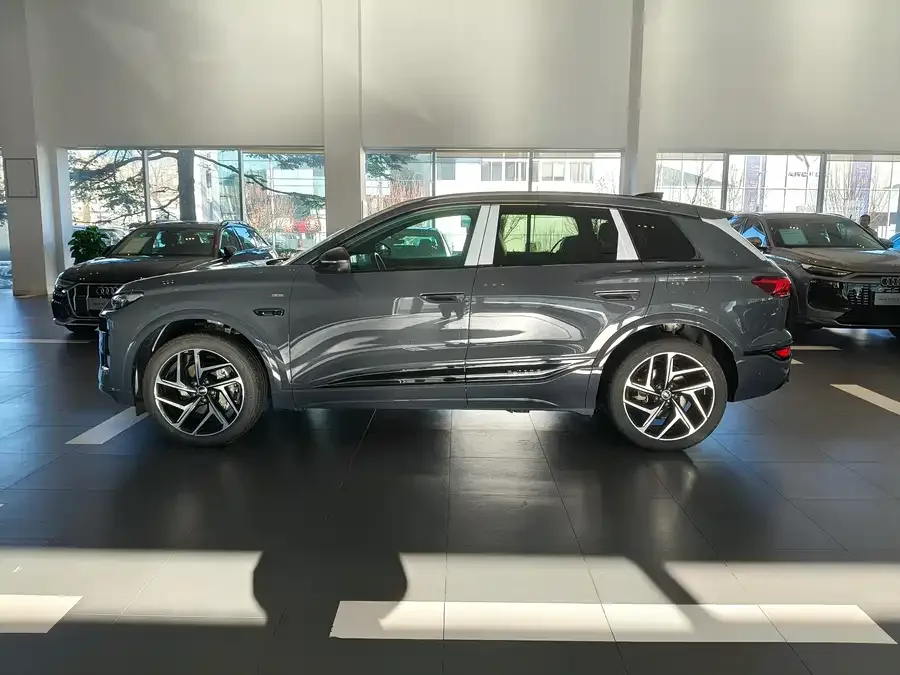 Audi Q6L e-tron 2026 First Launch Pilot Edition 2026 — миниатюра 2