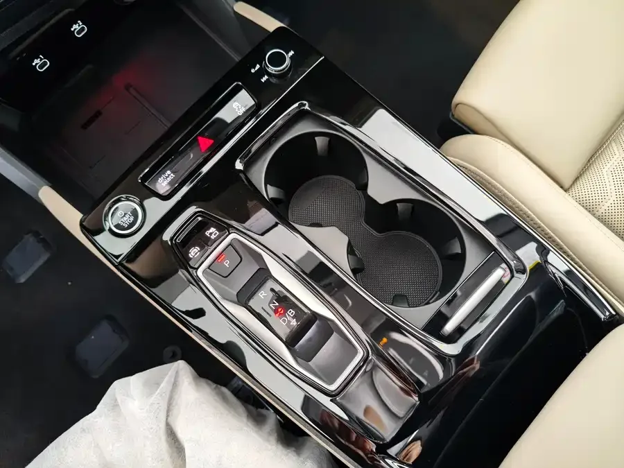 Audi Q6L e-tron 2026 First Launch Pilot Edition 2026 — миниатюра 4